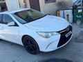 Toyota Camry 2016 года за 4 900 000 тг. в Атырау – фото 2