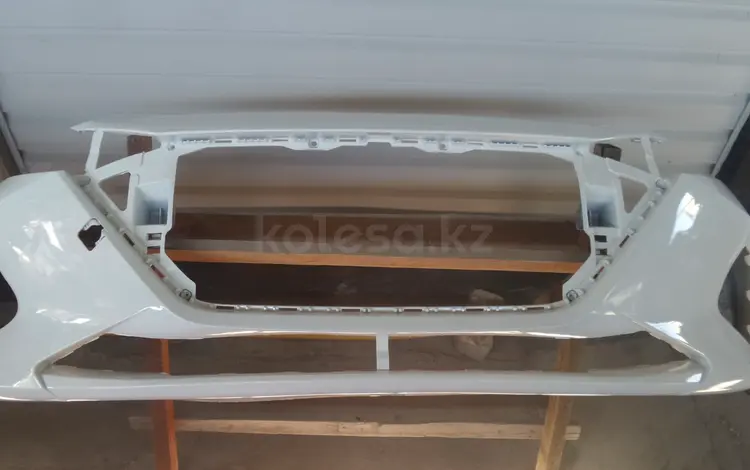 Бампер передний белый серебро для Hyundai Accent с 10 — 23 год за 25 000 тг. в Алматы