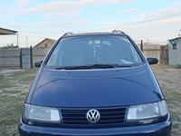 Volkswagen Sharan 1996 годаfor2 400 000 тг. в Уральск