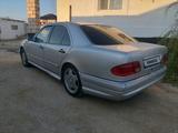 Mercedes-Benz E 280 1999 года за 3 600 000 тг. в Актау – фото 2