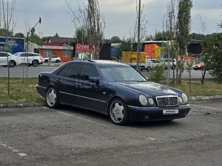 Mercedes-Benz E 320 1999 года за 4 800 000 тг. в Алматы – фото 4