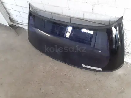 Стекло крышки багажника за 15 000 тг. в Усть-Каменогорск