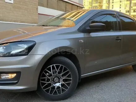 Volkswagen Polo 2015 года за 4 500 000 тг. в Костанай – фото 2