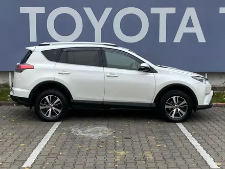 Toyota RAV4 2016 года за 12 290 000 тг. в Алматы – фото 6