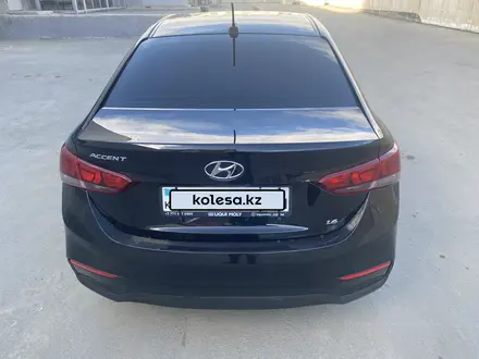 Hyundai Accent 2018 года за 7 200 000 тг. в Актобе – фото 2