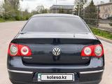 Volkswagen Passat 2006 года за 4 200 000 тг. в Алматы – фото 5