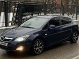Opel Astra 2012 года за 2 800 000 тг. в Атырау – фото 2