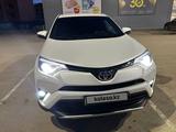 Toyota RAV4 2017 годаfor12 500 000 тг. в Актобе – фото 2