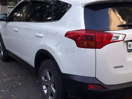 Toyota RAV4 2015 года за 10 800 000 тг. в Петропавловск