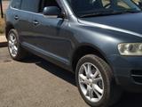 Volkswagen Touareg 2004 года за 4 100 000 тг. в Караганда – фото 2