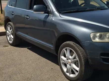 Volkswagen Touareg 2004 года за 4 100 000 тг. в Караганда – фото 2