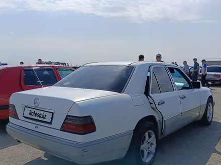 Mercedes-Benz E 230 1993 года за 1 450 000 тг. в Тараз – фото 4