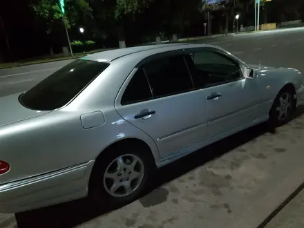 Mercedes-Benz E 320 1997 года за 3 800 000 тг. в Талдыкорган – фото 3