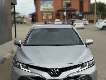 Toyota Camry 2018 года за 12 800 000 тг. в Актобе