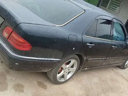 Mercedes-Benz E 320 1999 года за 2 650 000 тг. в Алматы – фото 2
