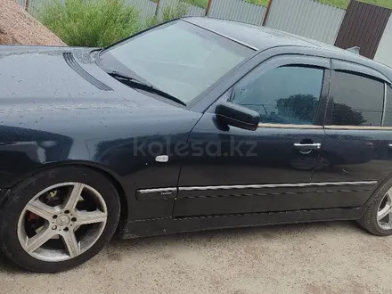 Mercedes-Benz E 320 1999 года за 2 650 000 тг. в Алматы – фото 4