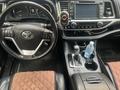 Toyota Highlander 2018 года за 13 600 000 тг. в Актау – фото 9