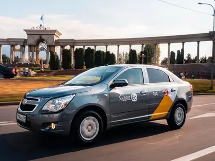 Заказать такси эконом класса Chevrolet Cobalt в Москве