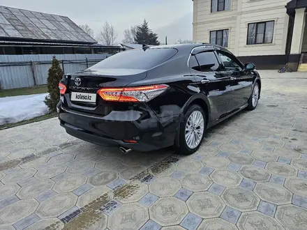 Toyota Camry 2019 года за 15 300 000 тг. в Алматы – фото 2