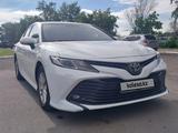 Toyota Camry 2020 года за 12 800 000 тг. в Павлодар – фото 2
