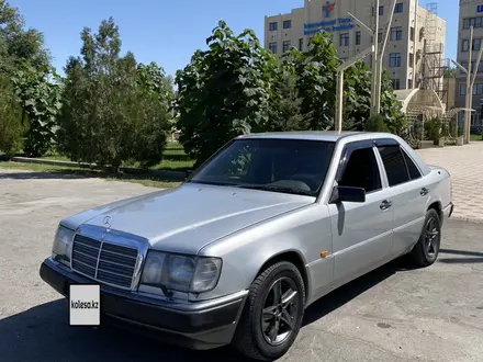 Mercedes-Benz E 230 1992 года за 1 900 000 тг. в Астана