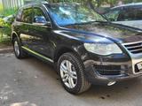 Volkswagen Touareg 2007 года за 6 500 000 тг. в Астана