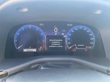Toyota Camry Luxe 2026 года за 22 190 000 тг. в Актобе – фото 13