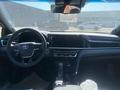 Toyota Camry Luxe 2026 года за 22 190 000 тг. в Актобе – фото 14