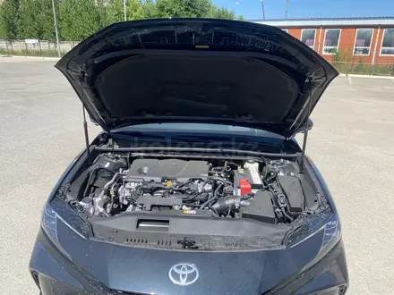 Toyota Camry Luxe 2026 года за 22 190 000 тг. в Актобе – фото 16