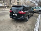 Toyota Sienna 2018 года за 15 500 000 тг. в Байконыр – фото 2