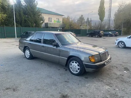 Mercedes-Benz E 220 1993 года за 2 200 000 тг. в Талдыкорган – фото 3