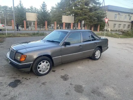 Mercedes-Benz E 220 1993 года за 2 200 000 тг. в Талдыкорган