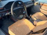 Mercedes-Benz E 200 1990 годаүшін700 000 тг. в Караганда – фото 2