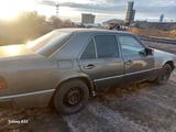 Mercedes-Benz E 200 1990 годаүшін700 000 тг. в Караганда – фото 3