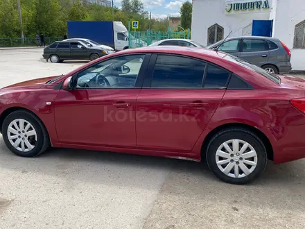 Chevrolet Cruze 2011 года за 2 700 000 тг. в Актобе – фото 2