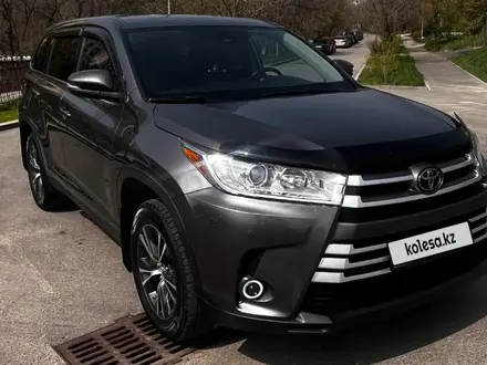 Toyota Highlander 2019 года за 17 900 000 тг. в Алматы