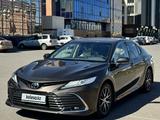 Toyota Camry 2021 года за 15 200 000 тг. в Астана – фото 2