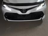 Toyota Camry 2018 года за 12 300 000 тг. в Астана – фото 2