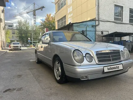 Mercedes-Benz E 230 1997 года за 2 450 000 тг. в Астана – фото 5