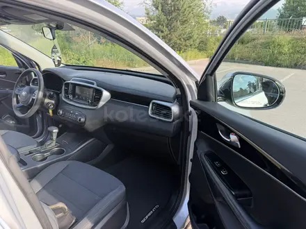 Kia Sorento 2018 года за 11 800 000 тг. в Алматы – фото 15