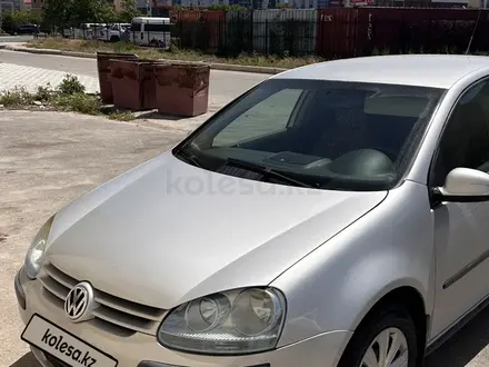 Volkswagen Golf 2005 года за 3 800 000 тг. в Актау