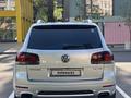 Volkswagen Touareg 2008 года за 5 000 000 тг. в Алматы – фото 9