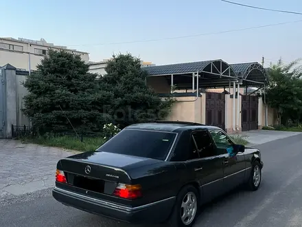 Mercedes-Benz E 200 1993 года за 2 100 000 тг. в Шымкент – фото 2