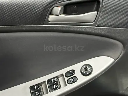 Hyundai Solaris 2015 года за 5 600 000 тг. в Актобе – фото 9