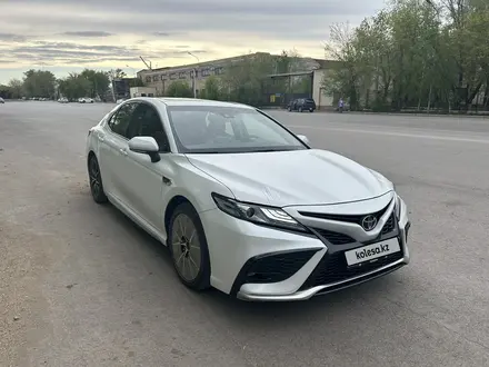 Toyota Camry 2022 года за 21 000 000 тг. в Караганда – фото 4