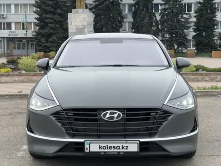 Hyundai Sonata 2023 года за 13 400 000 тг. в Алматы