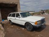 Mercedes-Benz E 240 1982 года за 1 100 000 тг. в Караганда – фото 2