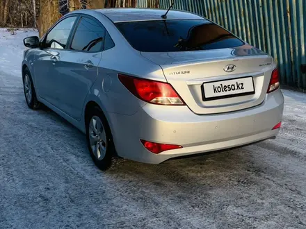 Hyundai Solaris 2015 года за 6 500 000 тг. в Семей – фото 3