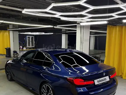 BMW 530 2021 года за 24 500 000 тг. в Алматы – фото 3