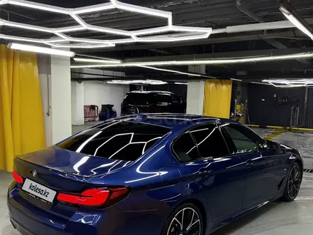 BMW 530 2021 года за 24 500 000 тг. в Алматы – фото 5